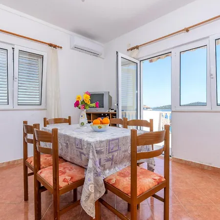 Casa de Férias Stunning In With Kitchen Sevid
