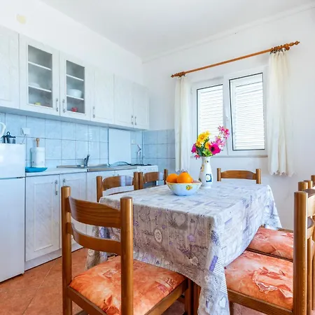 Stunning In With Kitchen